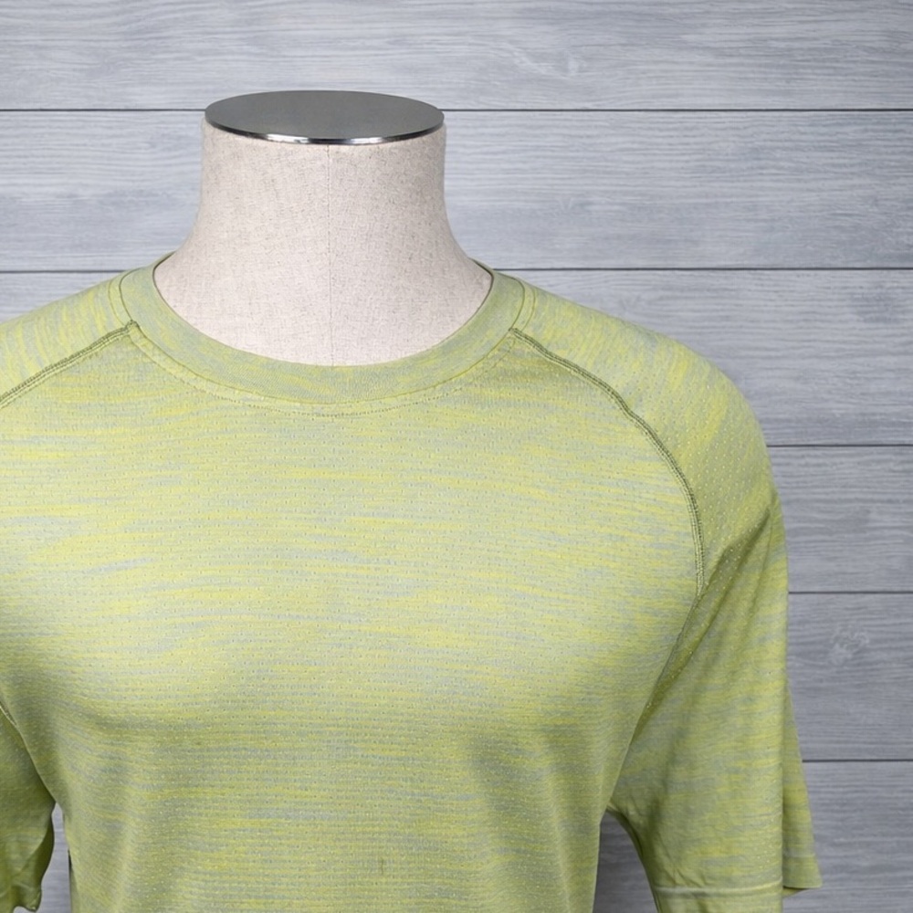 Rhône Short Sleeve Athletic Shirt Yellow Heather Performance Tee Men’s Size XL